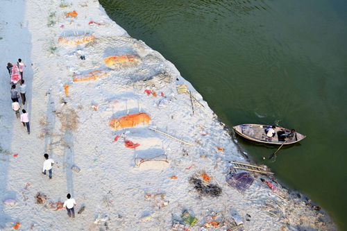 Những tử thi trên sông Hằng hé lộ góc khuất xã hội Ấn Độ