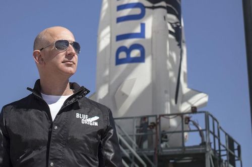 Vé đi tàu vũ trụ của Jeff Bezos giá hơn 2 triệu USD
