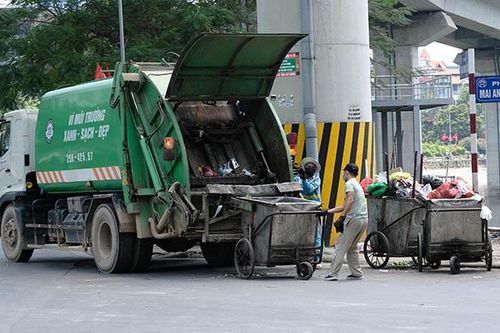 Bất cập từ những bãi tập kết rác thải