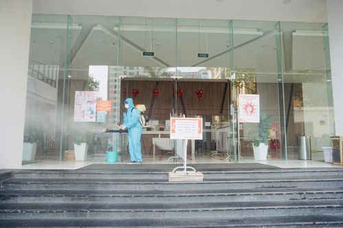 Hà Nội: Xét nghiệm 33 trường hợp liên quan nhân viên gội đầu tại tòa nhà Center Point
