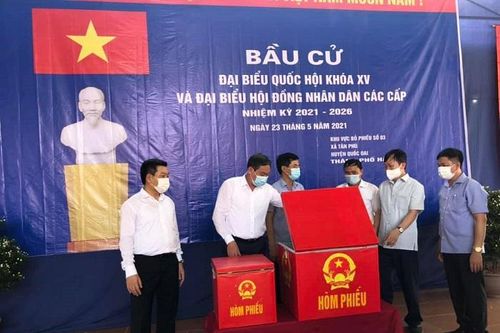 Phó Chủ tịch Thường trực UBND TP Lê Hồng Sơn đánh giá cao công tác chuẩn bị bầu cử của huyện Quốc Oai