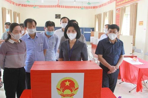 Phó Chủ tịch HĐND TP Phùng Thị Hồng Hà: Thực hiện nghiêm các phương án tổ chức bầu cử trong tình hình dịch diễn biến phức tạp