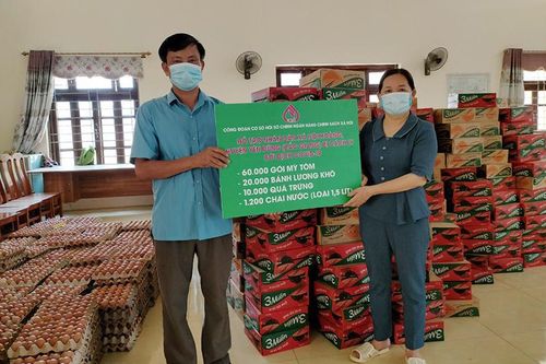 Chia sẻ khó khăn với người dân vùng dịch Bắc Giang