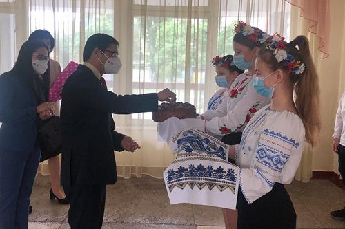 Kỷ niệm 131 năm Ngày sinh Chủ tịch Hồ Chí Minh tại Ukraine