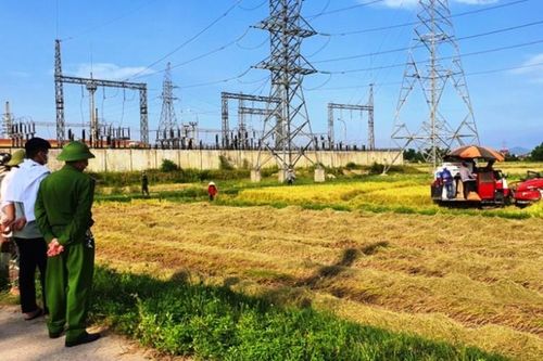 Cẩm Xuyên – Hà Tĩnh: Xuất hiện 'cò bảo kê' máy gặt ?