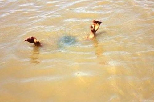 Đến nhà ông chơi, 2 cháu nội và ngoại sảy chân xuống ao làng tử vong