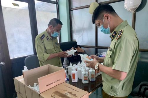 Phát hiện 'chợ thuốc' Hapulico bán nước sát khuẩn giả