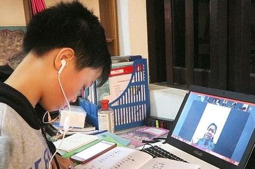 Một trường công lập đầu tiên cho kiểm tra học kỳ trực tuyến