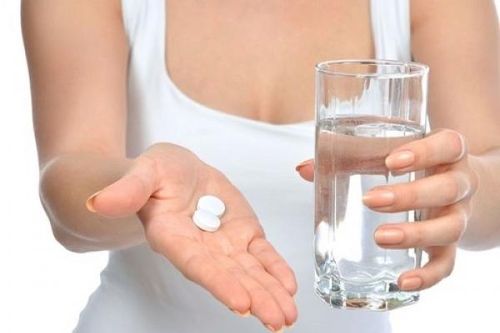 Lý do bác sĩ thường khuyên bệnh nhân nên uống nhiều nước khi uống thuốc
