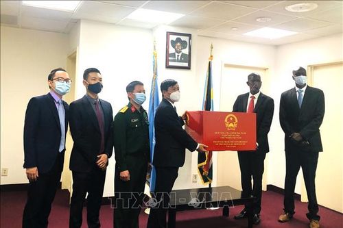 Việt Nam trao tặng Nam Sudan vật tư y tế