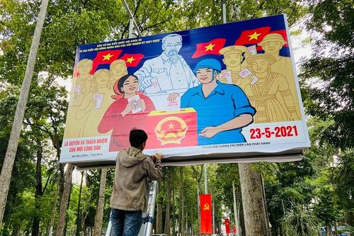 TP Hồ Chí Minh rực rỡ cờ đỏ sao vàng chào mừng ngày bầu cử 23/5