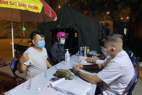 TP Hồ Chí Minh đề nghị trích quỹ, tặng quà cho lực lượng tham gia tại các chốt, trạm kiểm dịch COVID-19