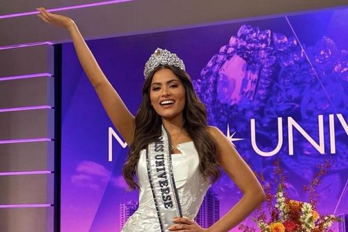 Mới đăng quang, Hoa hậu Hoàn vũ 2020 Andrea Meza đã bị soi vòng eo bánh mì, ngấn mỡ