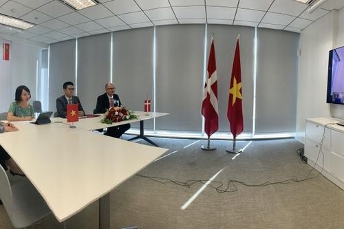 Dự án điện gió ngoài khơi La Gàn ký kết các hợp đồng khảo sát địa chất