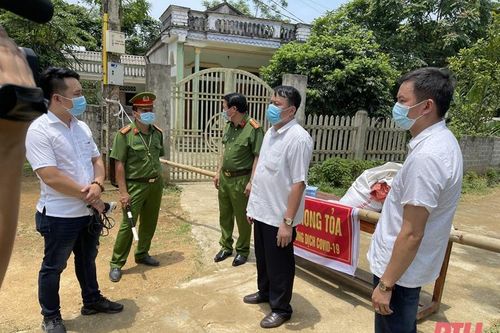 Công an huyện Ngọc Lặc trắng đêm truy vết các trường hợp F1, F2, F3 của bệnh nhân 4694