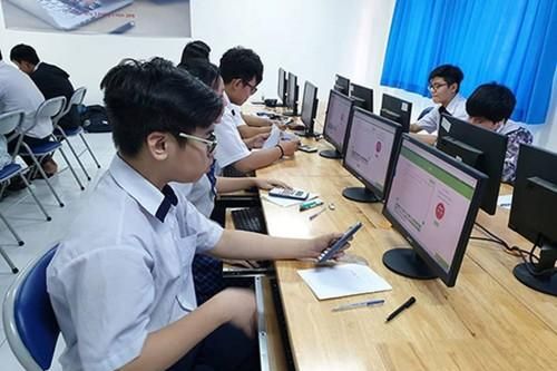 Trường công lập đầu tiên ở Hà Nội cho học sinh kiểm tra học kỳ online