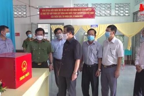 Bí thư Tỉnh ủy An Giang Lê Hồng Quang kiểm tra công tác chuẩn bị bầu cử tại huyện Phú Tân