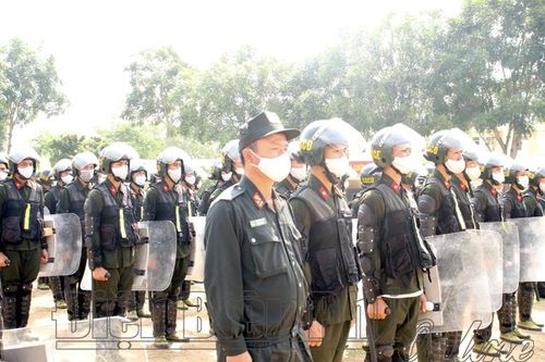 100 cảnh sát cơ động tăng cường hỗ trợ phòng, chống dịch Covid-19