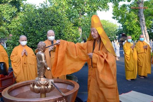 Trang nghiêm lễ Tắm Phật tại chùa Huê Nghiêm (TP.Thủ Đức)