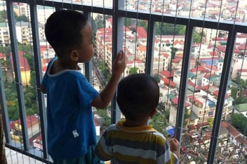 Phòng, chống tai nạn trẻ em bị rơi, ngã từ các chung cư cao tầng
