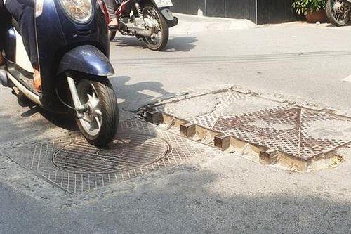Những nắp cống như bẫy người nhan nhản trên đường phố Hà Nội