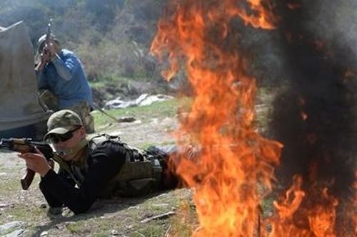 Sắc tộc, và còn gì nữa?
