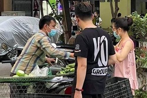 Gánh hàng rong lao đao vì dịch bệnh