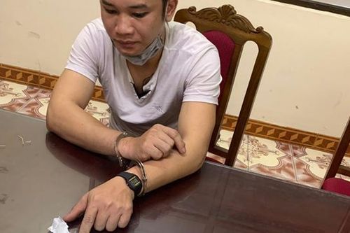 Quảng Ninh: Đưa con đi chợ, tiện mua thêm ma túy về dùng
