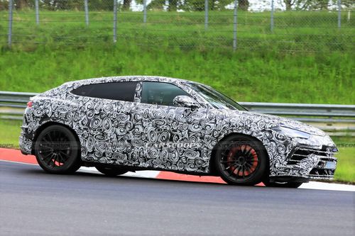 Siêu SUV Lamborghini Urus đời mới xuất hiện tại đường đua Nurburgring