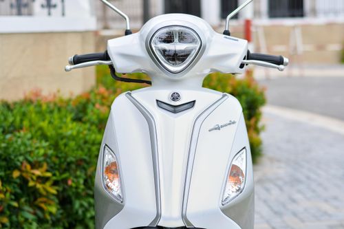 Tôi nên chọn Honda Lead hay Yamaha Grande?