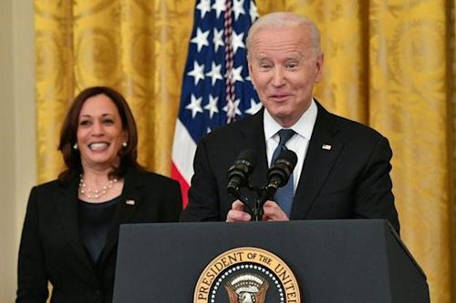 Tổng thống Biden ký luật chống nạn thù hận người gốc Á