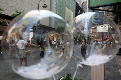 Bong bóng du lịch lại bị hoãn, du khách Singapore, Hong Kong ngán ngẩm