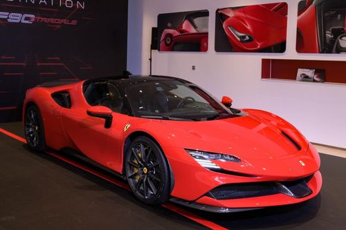 Chiếc Ferrari thương mại mạnh nhất được ra mắt chính hãng tại Việt Nam