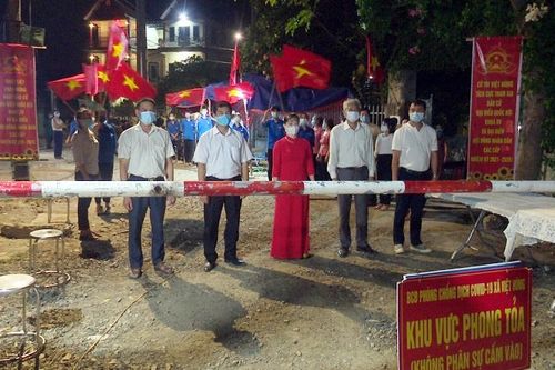 Hà Nội chính thức dỡ bỏ cách ly thôn Lỗ Giao