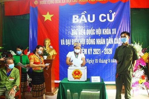 Nghệ An: Gần 43.000 cử tri các huyện miền núi nô nức đi bầu cử sớm