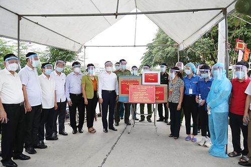 Chủ tịch HĐND TP Nguyễn Ngọc Tuấn kiểm tra tại Thường Tín: Tăng rà soát các phương án bầu cử kết hợp chặt với phòng chống dịch Covid-19