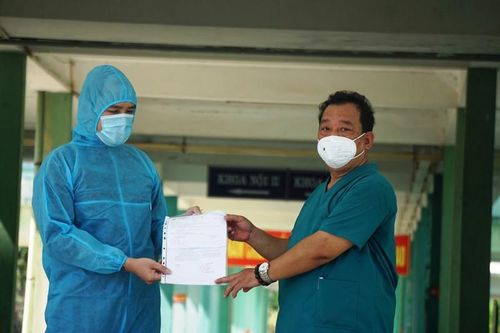 Ca mắc Covid-19 cộng đồng đầu tiên tại Đà Nẵng xuất viện