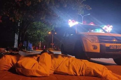 Hối hả áo trắng xuyên ngày đêm vì người bệnh