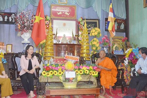 Phó Chủ tịch nước Võ Thị Ánh Xuân chúc mừng Lễ Phật đản tại tỉnh Trà Vinh