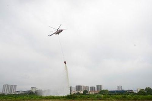 Cứu hỏa từ... trên không