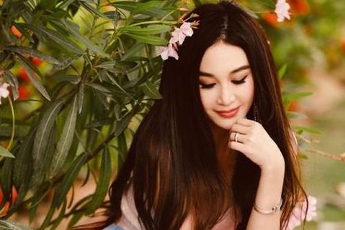 'Nữ thần đóng băng tuổi tác' là đây, 18 và 55 tuổi không có gì khác biệt