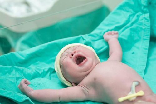 Hy hữu người phụ nữ sinh con trong lúc ngủ