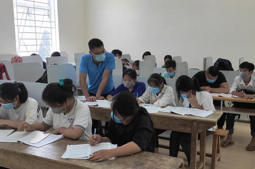 Thanh Hóa: Yêu cầu học sinh lớp 9 và lớp 12 tạm thời không đi khỏi địa phương