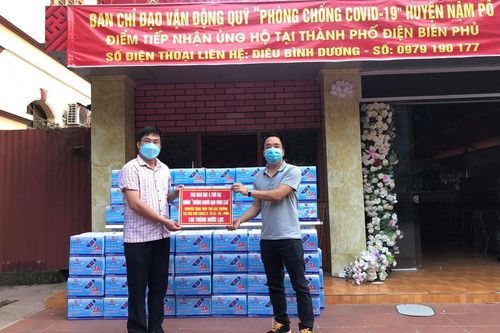 Gửi tặng thầy trò vùng dịch Si Pa Phìn 100 thùng nước lọc