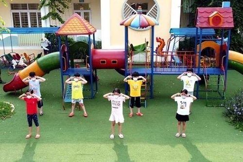 Vĩnh Phúc: Xúc động với hình ảnh trong khu cách ly của 84 học sinh là F1