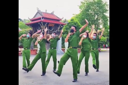 Vũ điệu 'Tôi đi bầu cử' nổi rần rần trên mạng