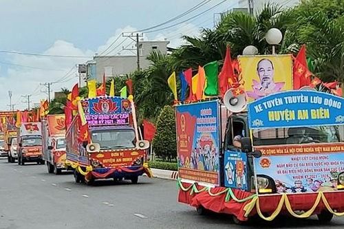 Hội thi xe tuyên truyền lưu động hướng về ngày hội non sông