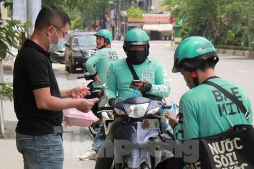 Shipper dễ dàng kiếm 'bạc triệu' trong mùa dịch COVID-19