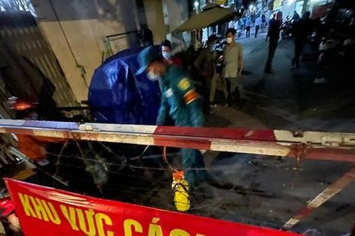TPHCM: Thêm nhiều điểm bị phong tỏa trong đêm