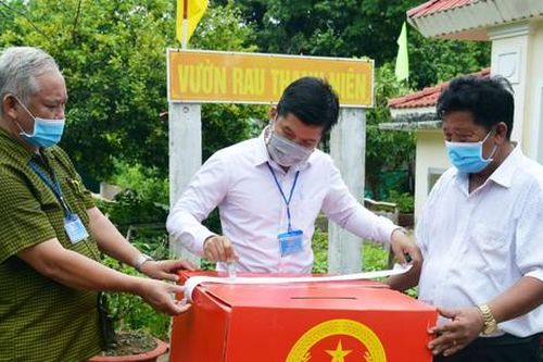 Hoàn thành việc bỏ phiếu tại 2 đảo trên vùng biển Tây Nam Cà Mau